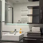 Skyline Retreat At Sky Towers With And Fitness Access Apartman
