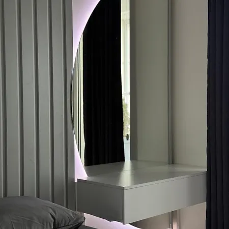 Skyline Retreat At Sky Towers With And Fitness Access Appartement