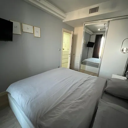 Skyline Retreat At Sky Towers With And Fitness Access Apartment