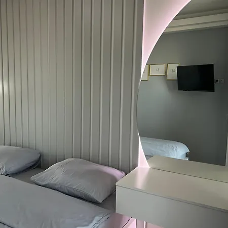 Skyline Retreat At Sky Towers With And Fitness Access Appartement