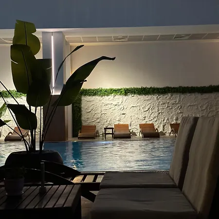 Skyline Retreat At Sky Towers With And Fitness Access Appartement Skopje