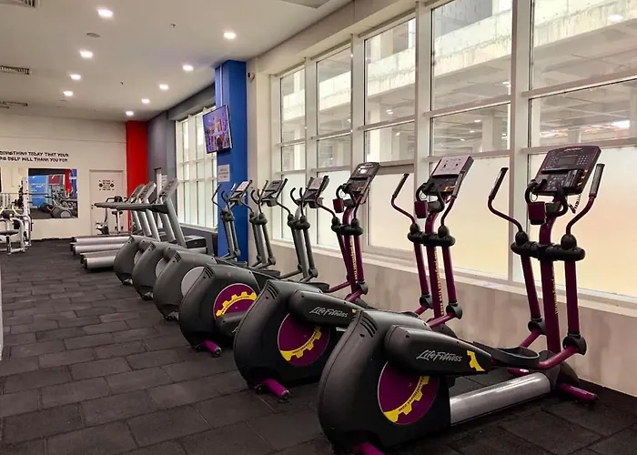 Skyline Retreat At Sky Towers With And Fitness Access Lejlighed