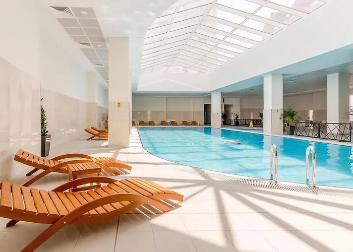 Skyline Retreat At Sky Towers With And Fitness Access Appartement