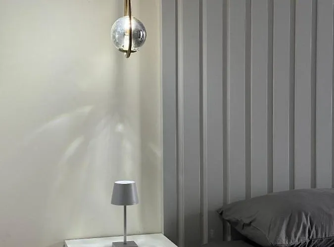 Skyline Retreat At Sky Towers With And Fitness Access *