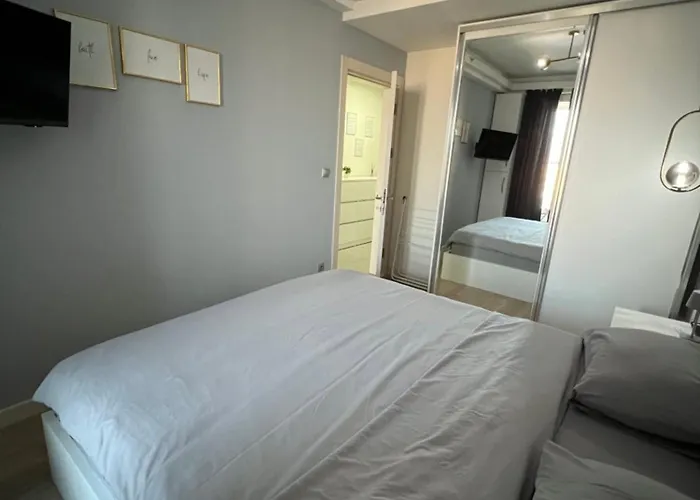 Skyline Retreat At Sky Towers With And Fitness Access Lejlighed