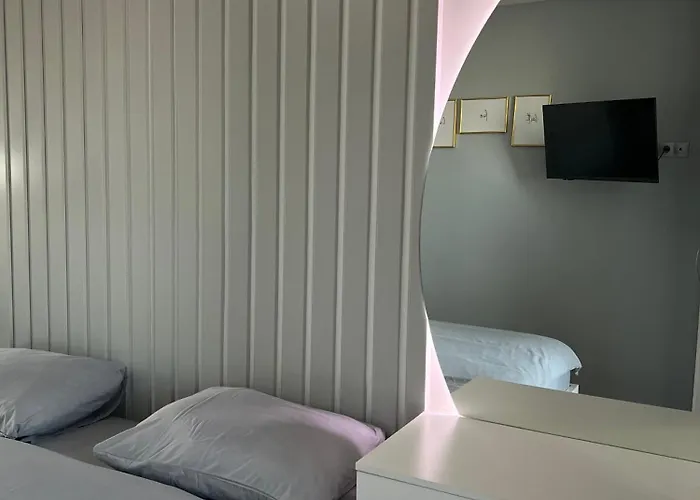 Skyline Retreat At Sky Towers With And Fitness Access Lejlighed