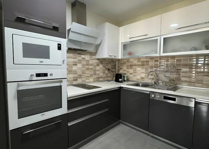 Skyline Retreat At Sky Towers With And Fitness Access Appartement