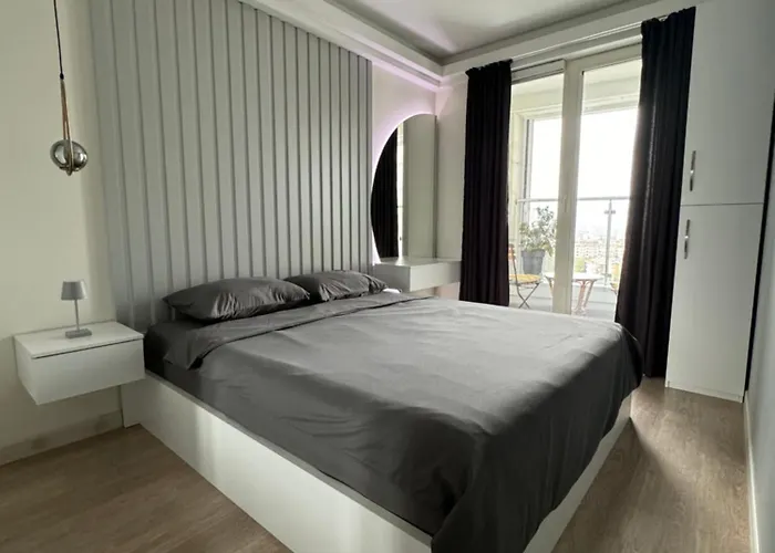 Skyline Retreat At Sky Towers With And Fitness Access Lejlighed